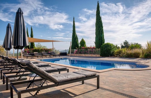 Loule Villa | Stunning villa, heated pool, pool bar, sea views