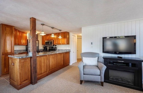 Kennebunk Condo | Stunning Waterfront Condo with deck, Walk to Shops and Restaurants