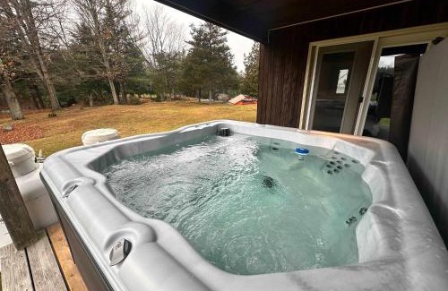 Leeds and the Thousand Islands House | Stunning waterfront escape with European flair