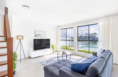 Helensvale House | Stunning waterfront family home with pontoon newly