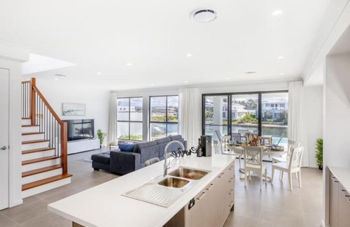 Helensvale House | Stunning waterfront family home with pontoon newly