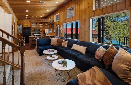 Hope House | Stunning Waterfront Home in Hope, Idaho!