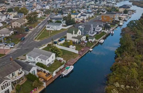 Long Island House | STUNNING Waterfront Bungalow on the South Shore of Long Island!