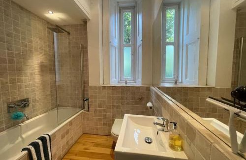 Glasgow Westend Apartment | Stunning West End Flat!