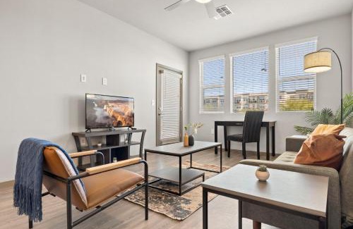 Glendale Sports and Entertainment District Apartment | Stunning Westgate CozySuites by stadium w pool 7