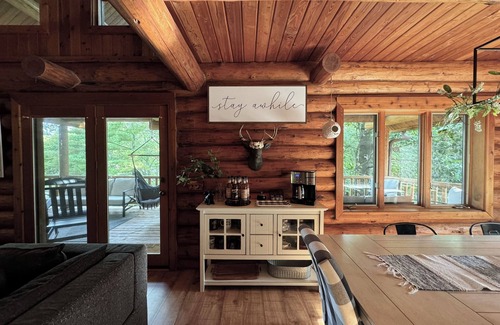 Lawndale Cabin | Stunning XL Log Cabin in Bloomington, IL! 2 Game Rooms + Hot Tub & Sauna!
