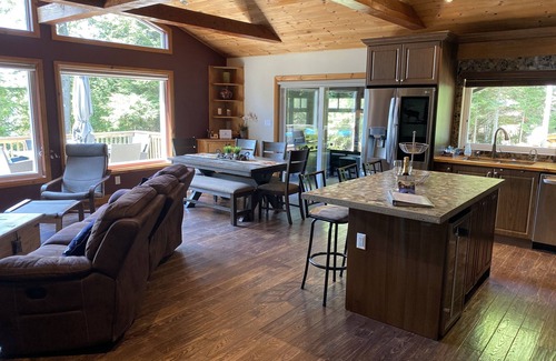 Haliburton Highlands Cottage | Stunning, Year Round Lakefront Cottage with Hot Tub
