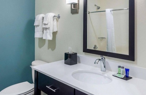 Newnan House | Stunningly Appointed Room with Home Comforts!