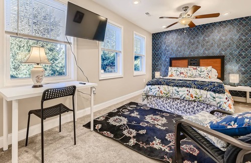 Ellicott City House | STUNNINGLY SPACIOUS 2B2B HOUSE WITH PARKING