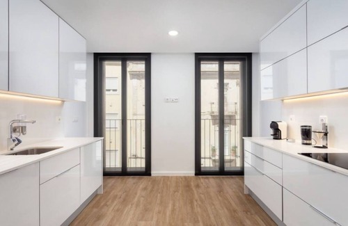 Lisbon Old Town Apartment | Stupendo-3br-suite & Terrace- Center- A/conditioning - Free Park