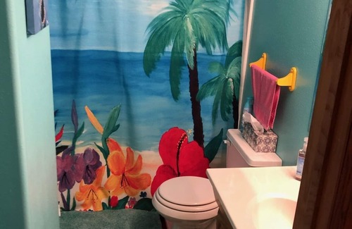 Sturgis House | STURGIS RALLY-KING BEDROOM W/PRIVATE BATHROOM/HOT TUB/POOL! 7 BLOCKS FROM MAIN!
