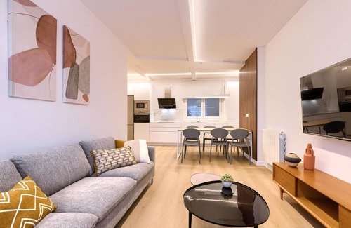Bilbao City Centre Apartment | Style and Comfort next to the Hospital and Central Bus Station