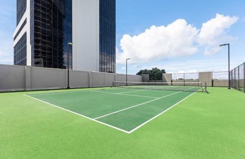 Takapuna Apartment | Style Comfort 1BR CarPark HotTub Swimming Pool Gym