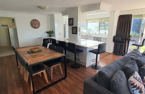 Gold Coast Apartment | Style & space await, Renovated, Opposite Beach & Surf Club, Wi-Fi, Parking - U07