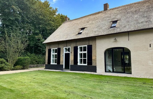 Wagenberg House | Stylisch old farmhous near Breda