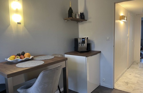 Cannes La Bocca Condo | Stylische Wohnung mit Traumblick! 5 Min vom Strand und Innenstadt Entfernt!