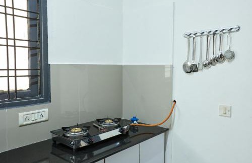 Banjara Hills Apartment | Stylish 1.5 BHK A/C at BanjaraHills Near CareHospitals