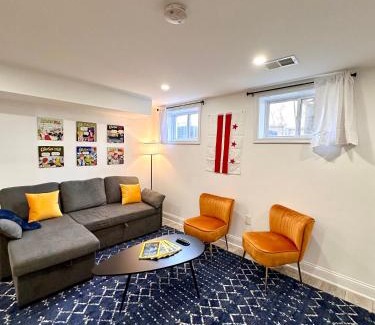 Northeast Apartment | Stylish 1 Bed - 5 min walk to Metro, free parking!