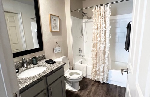 Parker Lane Apartment | Stylish 1-Bed Apt w/ Gifts near Downtown & Airport
