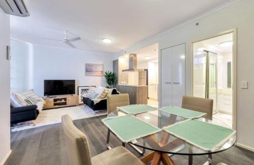 Darwin City Centre Apartment | Stylish 1-Bed Darwin City Stay with Balcony Views