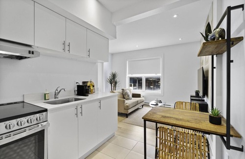 Mile-Ex Apartment | Stylish 1-Bedroom Haven by Jean Talon Market