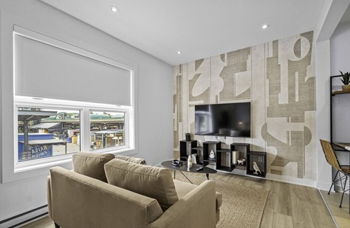 Mile-Ex Apartment | Stylish 1-Bedroom Haven by Jean Talon Market