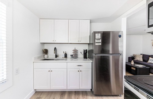 Lakeland Apartment | Stylish 1-Bedroom Upper Unit in Historic Downtown Lakeland