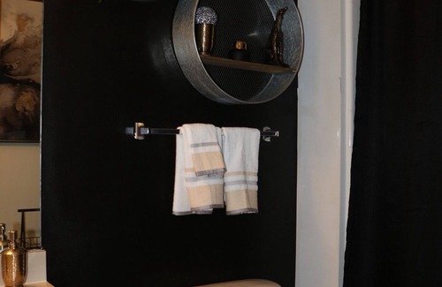Westside Apartment | Stylish 1 bedroom W/pool