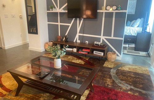 Westside Apartment | Stylish 1 bedroom W/pool