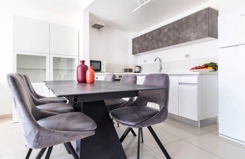 Kiryat HaLeom Apartment | Stylish 1 Bedrooms Parking At City Gate