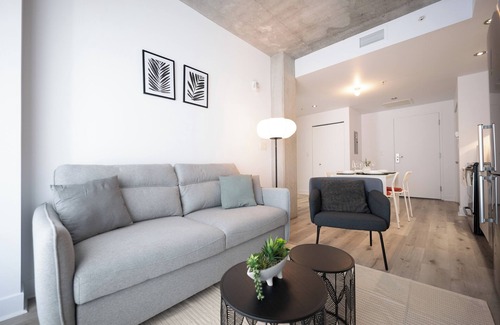 Cite Multimedia Apartment | Stylish 1 BR in Old Port Montreal