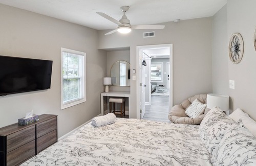 Hanover House | Stylish 1BD/1BA Duplex Centrally Located! Near BWI/NSA/FT Meade/BAL TO DC