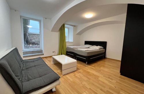 Stuwerviertel Apartment | Stylish 1BR Apartment in a Central Location