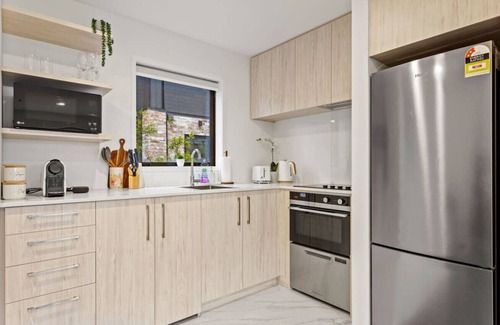 Te Atatu Peninsula House | Stylish 1BR Apartment on Fathom Place