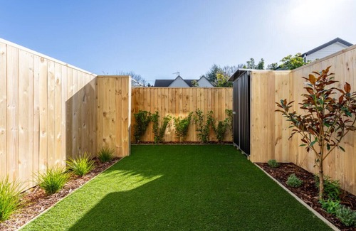 Te Atatu Peninsula House | Stylish 1BR Apartment on Fathom Place
