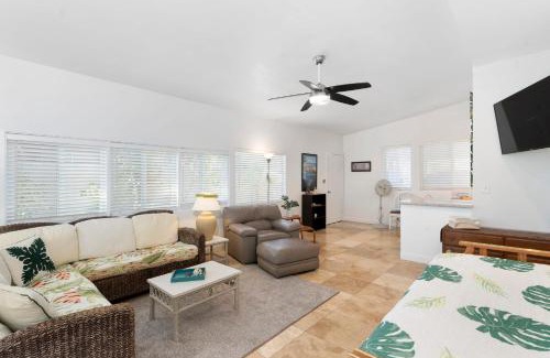 Coconut Grove Apartment | Stylish 1BR Apartment with AC Full Kitchen & WD - Just Steps to the Beach