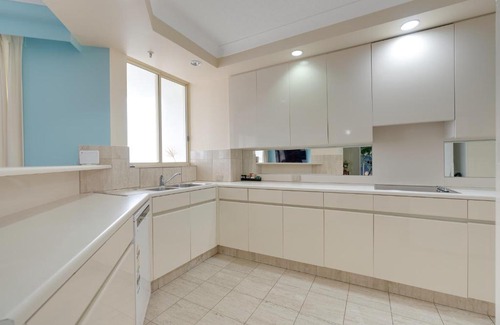 Main Beach Apartment | Stylish 1BR Beachside Escape - Heart of Gold Coast