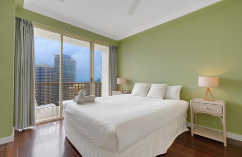 Main Beach Apartment | Stylish 1BR Beachside Escape - Heart of Gold Coast