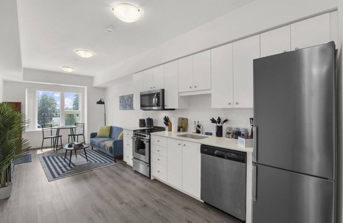 Rosemount Condo | Stylish 1BR Condo in Prime Location with Parking and Wi Fi
