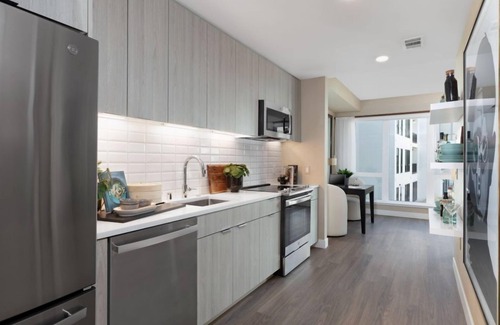 Menlo Park Condo | Stylish 1BR Condo in Vasara Menlo Park – Pool, Gym & BBQ!
