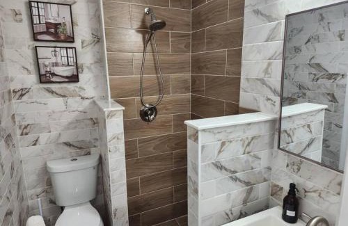 Midtown Apartment | Stylish 1BR Near Heart of Town