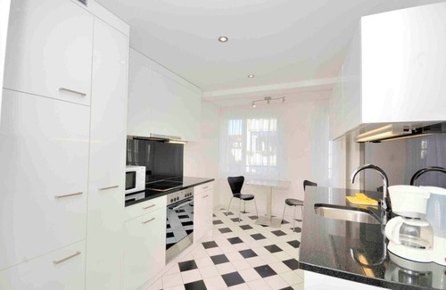 Seefeld Apartment | Stylish 1BR near lake and Opera (Flower 11)