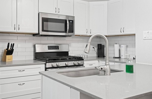 Highland Apartment | Stylish 1BR Near UT Highland Evonify