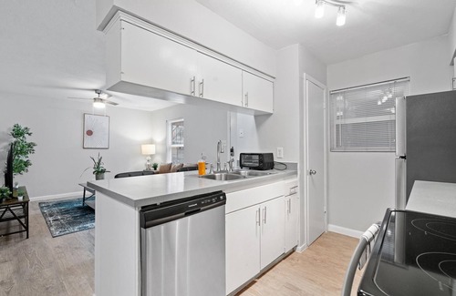 St. Johns Apartment | Stylish 1BR Near UT Highland Evonify
