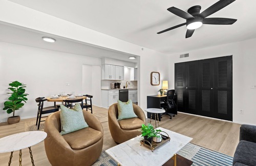 Royal Oak Apartment | Stylish 1BR Upper Flat in Vibrant Royal Oak
