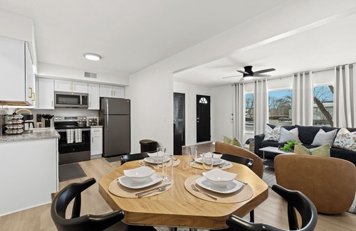 Royal Oak Apartment | Stylish 1BR Upper Flat in Vibrant Royal Oak