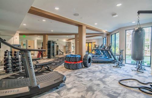 Orange Heights Apartment | Stylish 1BR Uptown Biltmore Gym Pool Parking WD