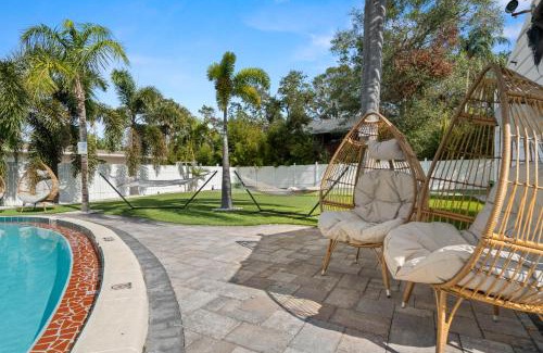 Clearwater House | Stylish 1q Unit With Pool 11 Handicap Access