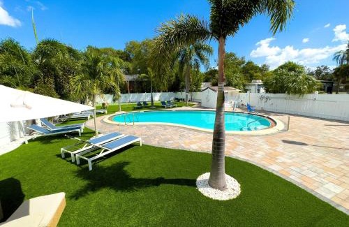 Clearwater House | Stylish 1q Unit With Pool 11 Handicap Access