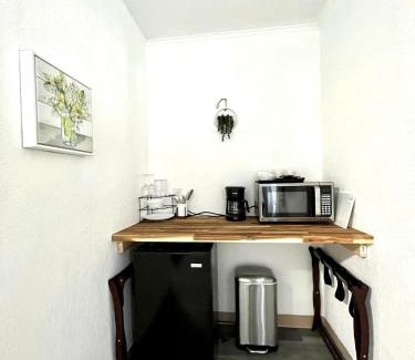 Clearwater House | Stylish 1q Unit With Pool 11 Handicap Access